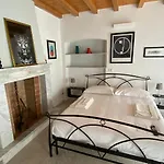 Gronda Via Vandelli Locazioni Turistiche - Private Tourist Alloggio in famiglia *